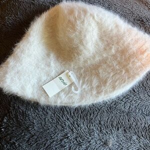 Faux fur bucket hat
